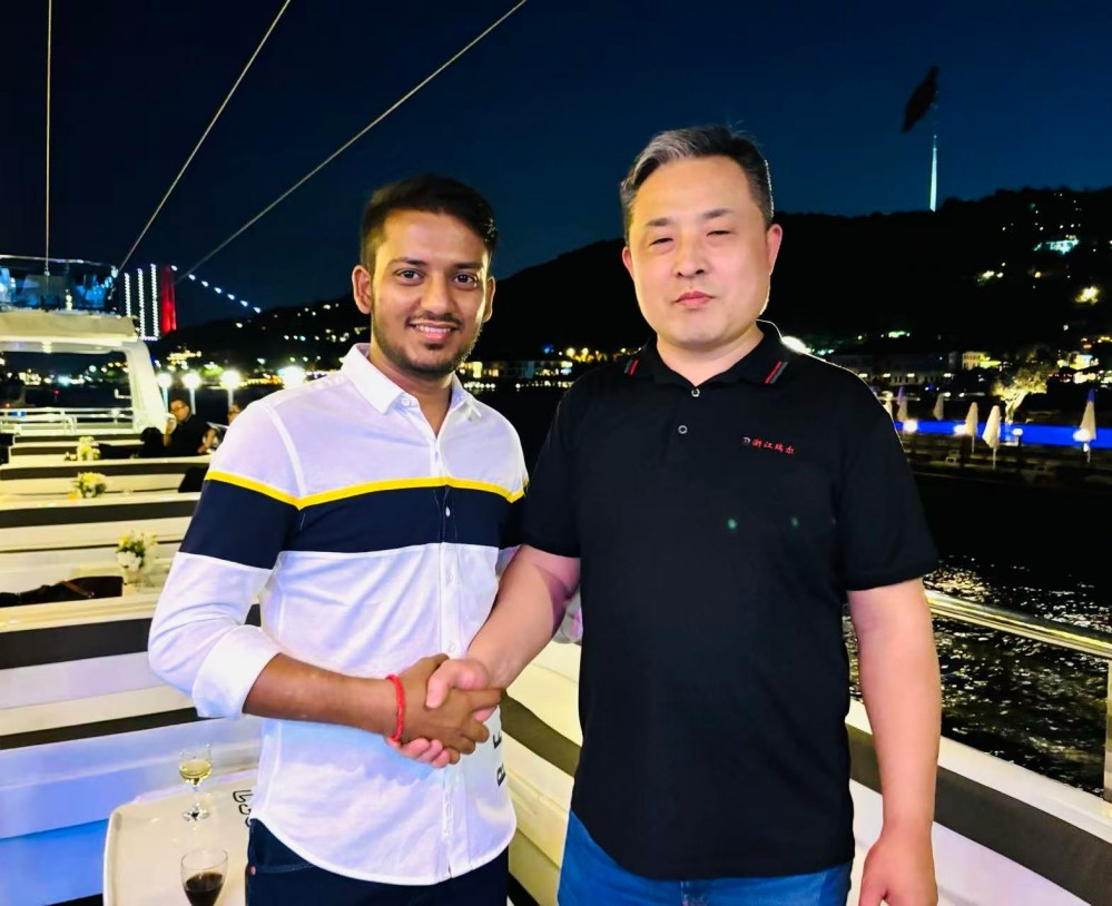 ZJRr Boss gaining an Indian friend